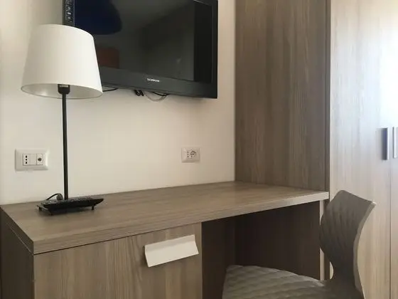 Büyük Yataklı Tek Kişilik Oda