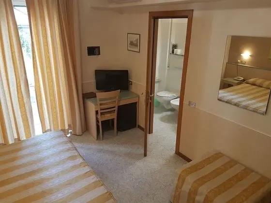Üç Kişilik Oda
