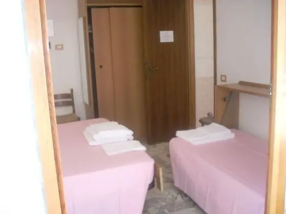 Üç Kişilik Oda