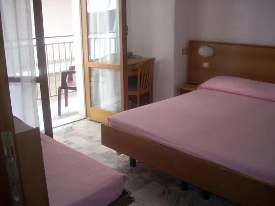 Üç Kişilik Oda