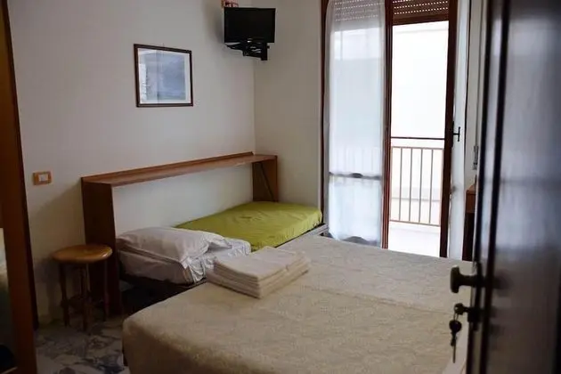 Üç Kişilik Oda