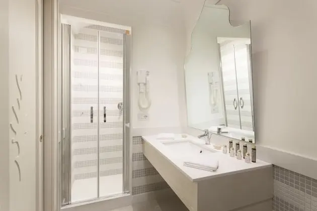 Deluxe Tek Büyük veya İki Ayrı Yataklı Oda, Balkon, Deniz Manzaralı