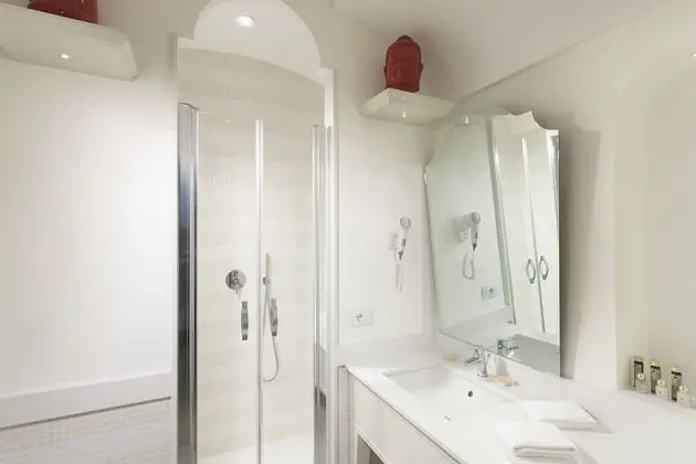 Deluxe Tek Büyük veya İki Ayrı Yataklı Oda, Balkon, Deniz Manzaralı