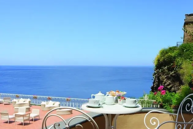Deluxe Tek Büyük veya İki Ayrı Yataklı Oda, Balkon, Deniz Manzaralı
