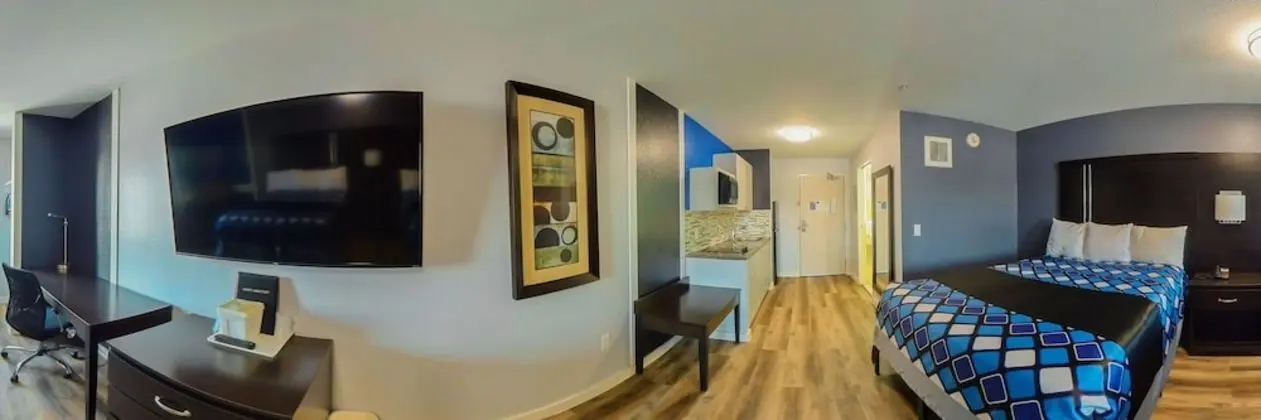 1 King Suite with Kitchenette Non-Smoking (Oversized)
