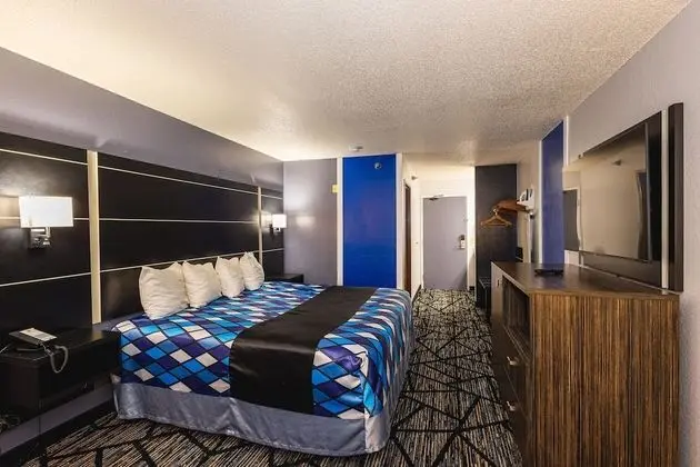 1 King Suite with Kitchenette Non-Smoking (Oversized)