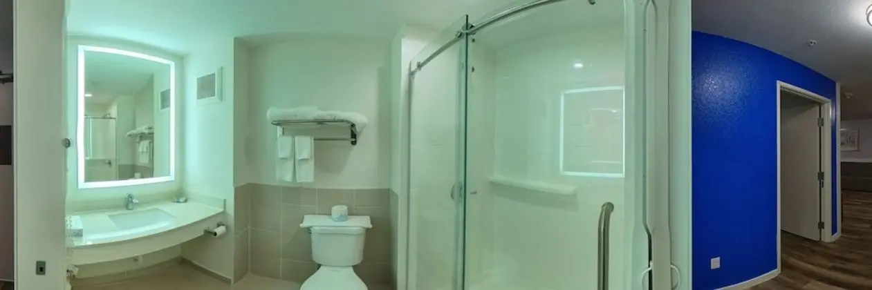1 King Suite with Kitchenette Non-Smoking (Oversized)