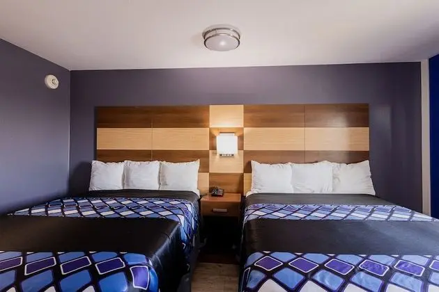 2 Queen Bed Accessible Non-Smoking