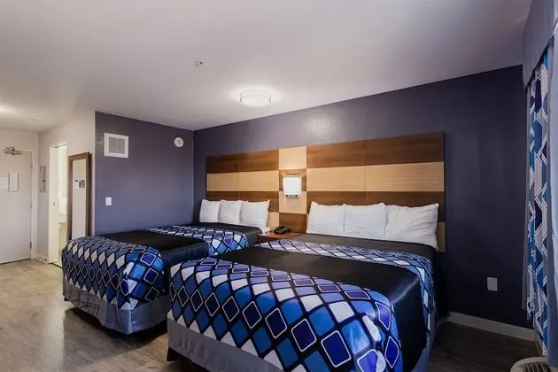 2 Queen Suite with Kitchenette Non-Smoking (Oversized)