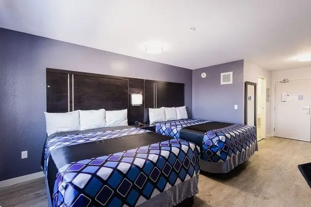 2 Queen Suite with Kitchenette Non-Smoking (Oversized)