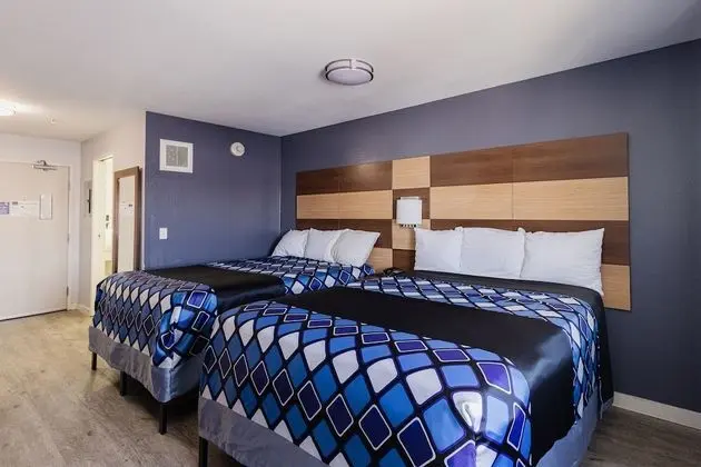 2 Queen Suite with Kitchenette Non-Smoking (Oversized)
