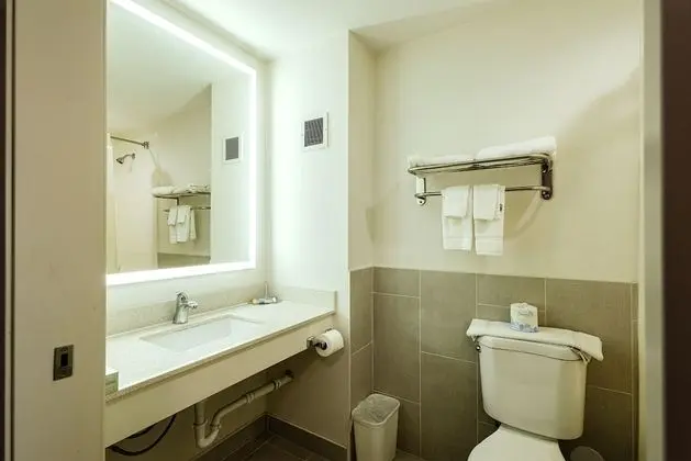 2 Queen Suite with Kitchenette Non-Smoking (Oversized)