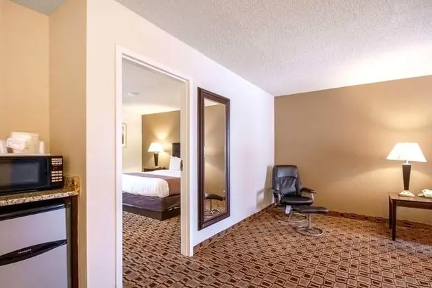 Comfort 1 King Studio Suite Oversized with Sofa Bed Non Smoking