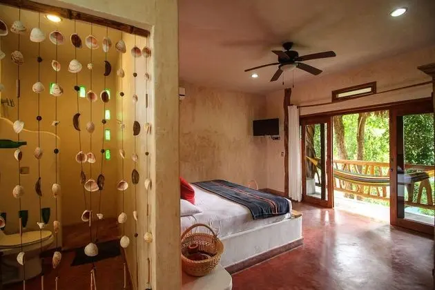 Room with King Bed with Balcony Garden View and Private Bathroom