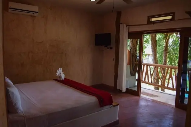 Room with King Bed with Balcony Garden View and Private Bathroom