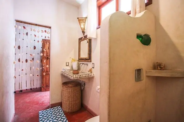 Room with King Bed with Balcony Garden View and Private Bathroom