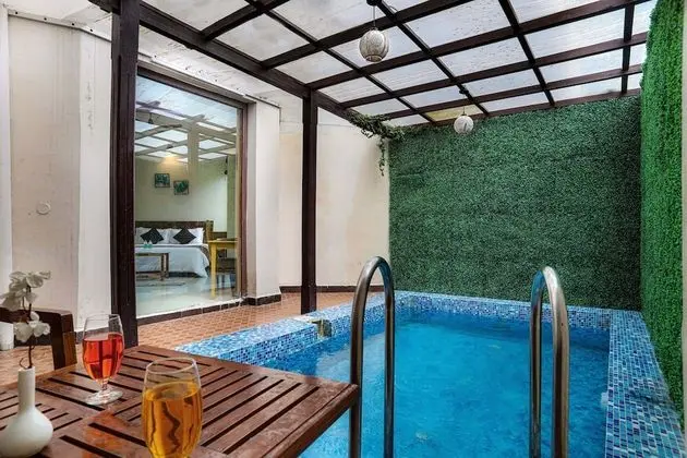 Lagoon Suite with Heated Pool