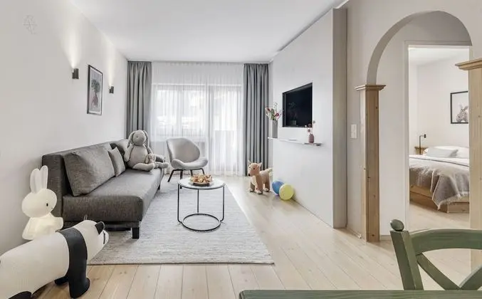 Junior Süit, Balkon