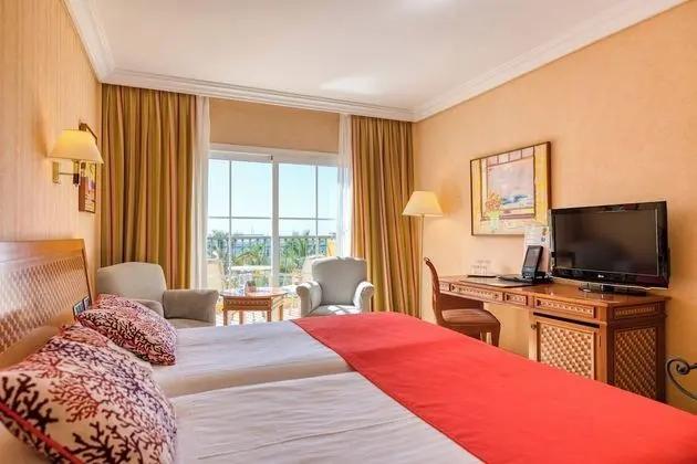 Tek Büyük Yataklı Oda (2 Adults + 1 Child)