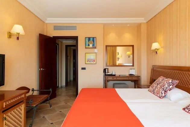 Tek Büyük Yataklı Oda (2 Adults + 1 Child)