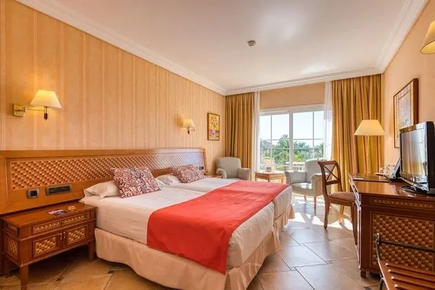 Tek Büyük Yataklı Oda (2 Adults + 1 Child)