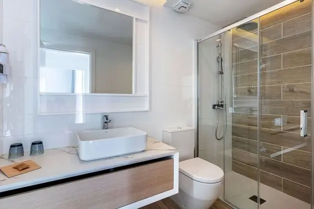 Deluxe Apart Daire (2 Adultos y 2 Niños)