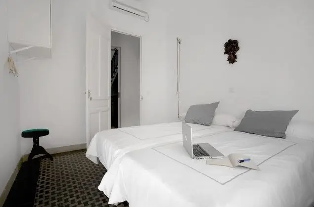 İki Ayrı Yataklı Oda, Ortak Banyo