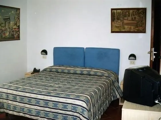 Üç Kişilik Oda