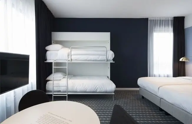 Urban Quad Room