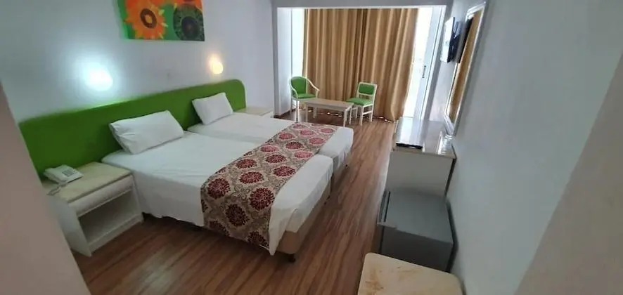 Standard Tek Büyük veya İki Ayrı Yataklı Oda, Deniz Manzaralı