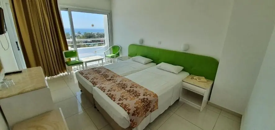 Standard Tek Büyük veya İki Ayrı Yataklı Oda, Deniz Manzaralı