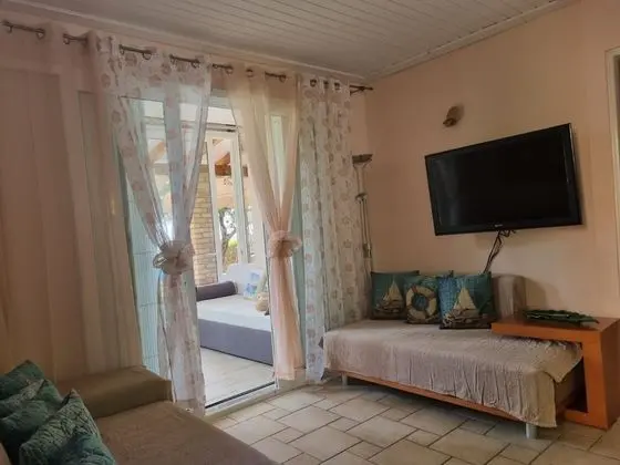 Ev, 2 Yatak Odası, Sigara İçilebilir, Şömine
