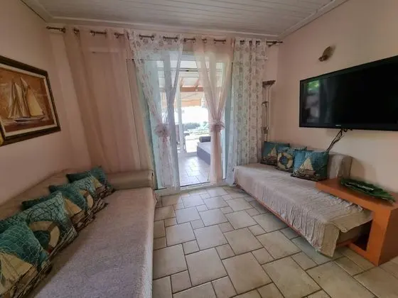 Ev, 2 Yatak Odası, Sigara İçilebilir, Şömine