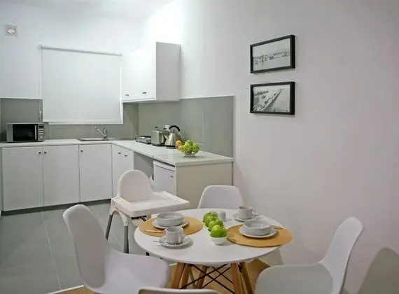Stüdyo, Havuz Manzaralı