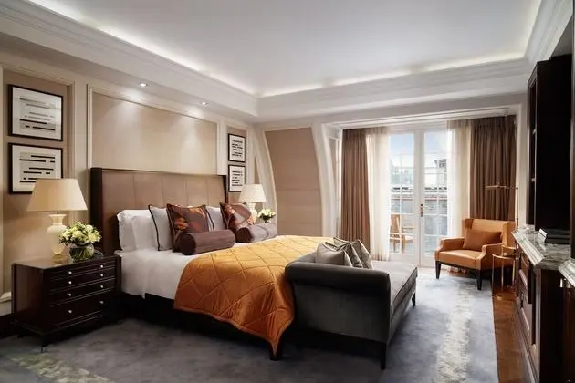 Çatı Katı Süiti (Penthouse) (Writer’s Penthouse)