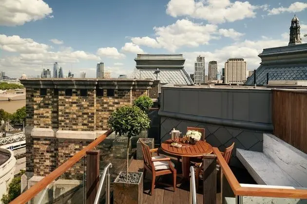 Çatı Katı Süiti (Penthouse) (Writer’s Penthouse)