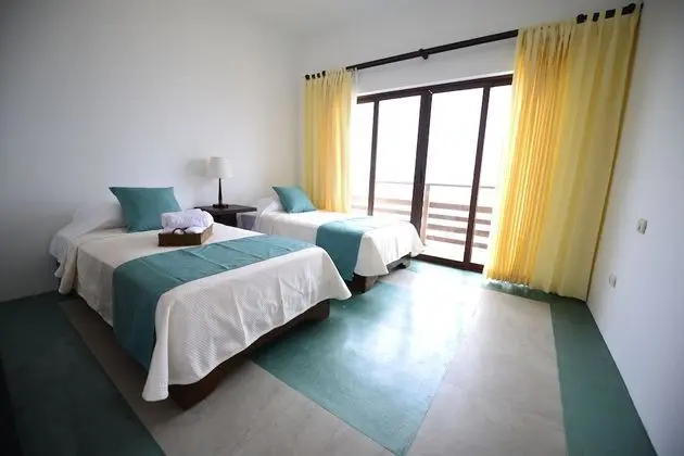 Tek Büyük veya İki Ayrı Yataklı Oda, Balkon, Deniz Manzaralı