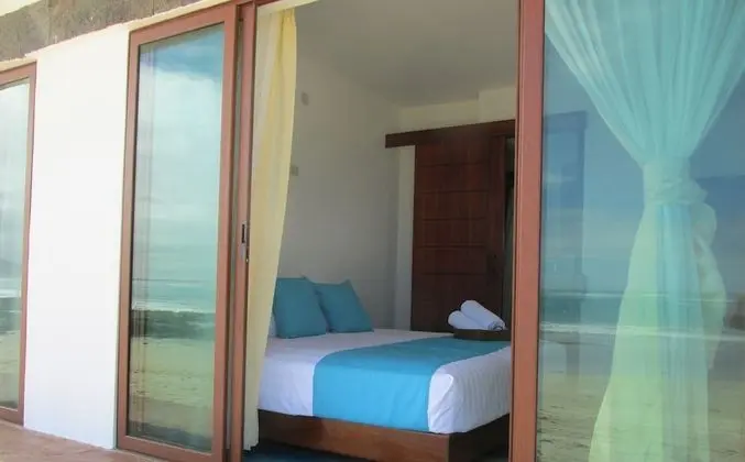 Tek Büyük veya İki Ayrı Yataklı Oda, Balkon, Deniz Manzaralı