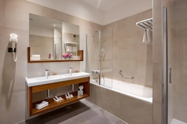 Deluxe Tek Büyük Yataklı Oda, Deniz Manzaralı