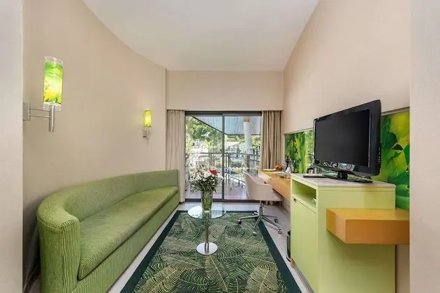 Junior Villa, Havuz Kullanımı, Havuz Kenarı