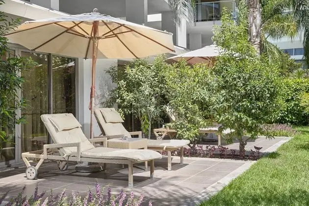 Garden Family Room, Garden Access