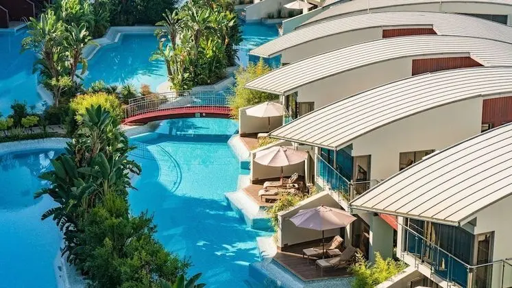 Lake Villas Amber & Sapphire, pool access