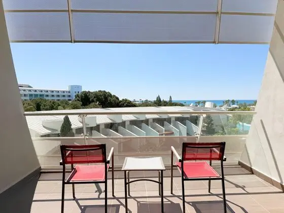 https://images.etstur.com/imgproxy/resize/2560x1440/files/images/hotelImages/etsrooms/304/Cornelia_Diamond_Golf_Resort___Spa_20260505163928_1.jpg