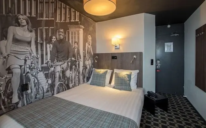 kleine 2 persoons kamer met 1 bed