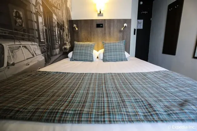 kleine 2 persoons kamer met 1 bed