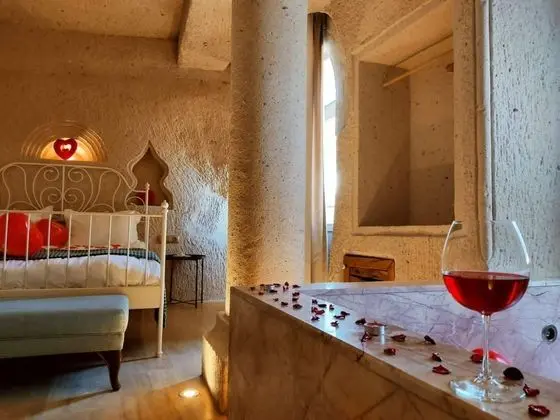Deluxe Cave, , Jakuzili