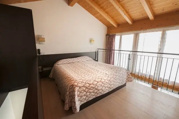 Superior Çatı Katı (Loft), Havuz Kenarı