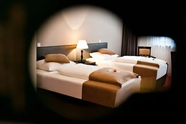 Üç Kişilik Oda