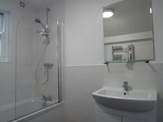 Tek Büyük Yataklı Oda, Banyolu/Duşlu