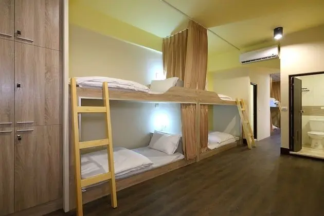 Ortak Ranzalı Oda, 1 Tek Kişilik Yatak